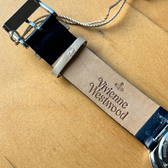 Vivienne Westwood Brand New Vintage Cute minimal Watch w/ Orb and Heart - Picture 6 of 11